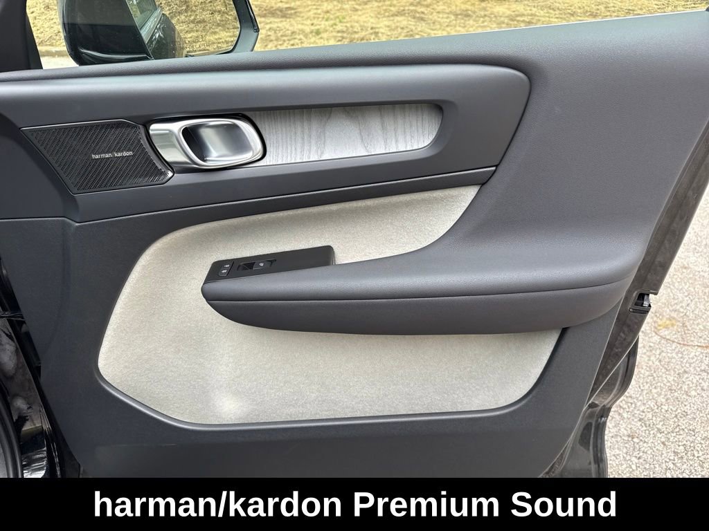 Used 2021 Volvo XC40 T5 Inscription w/ Advanced Package image 10