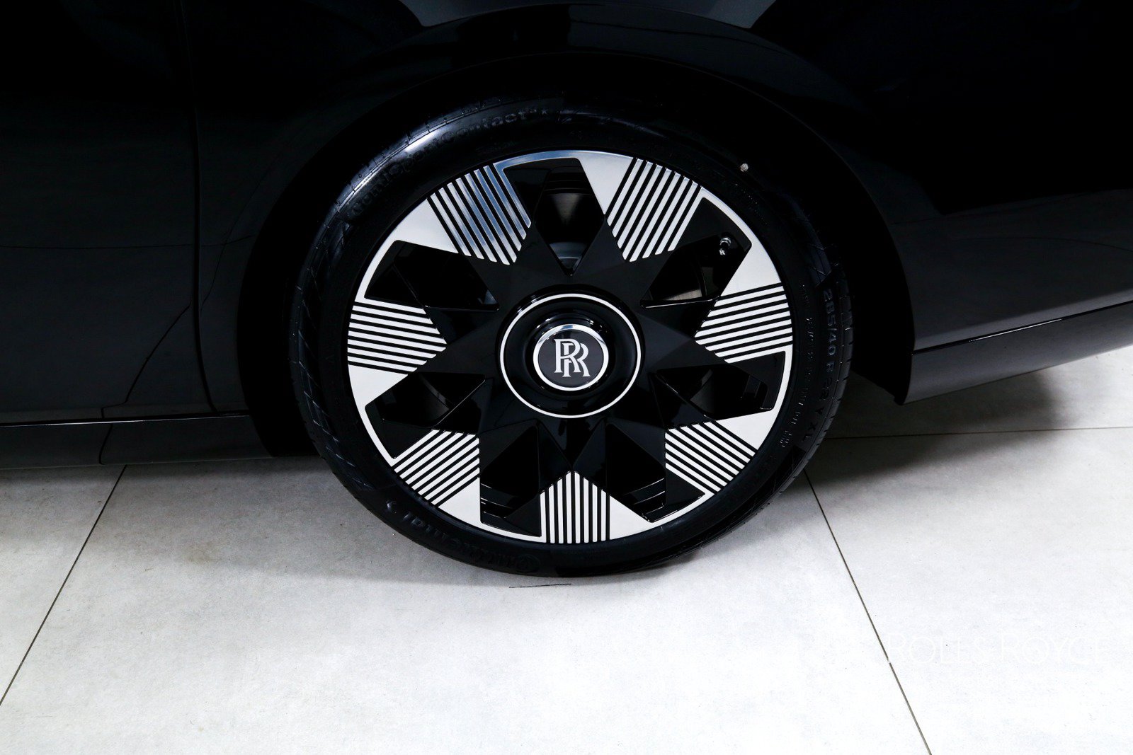 New 2027 Rolls-Royce Phantom Sedan RWD image 43