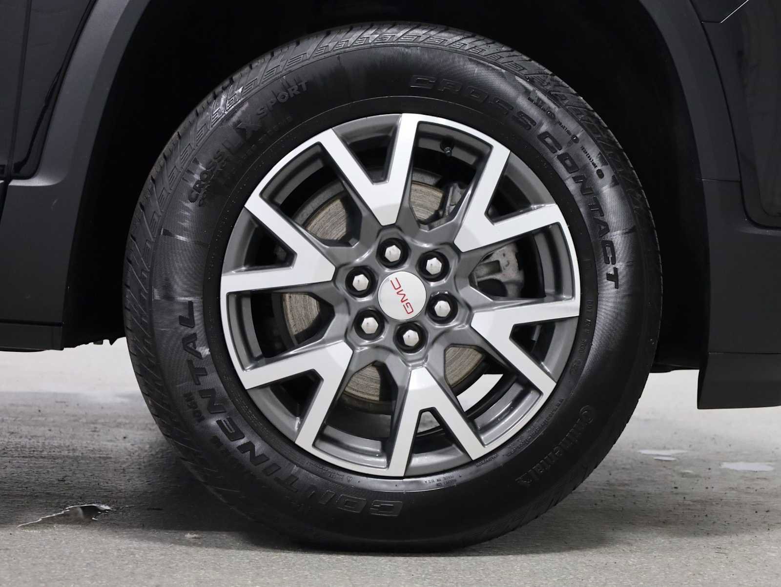 Used 2023 GMC Acadia SLE w/ Driver Convenience Package FWD image 12