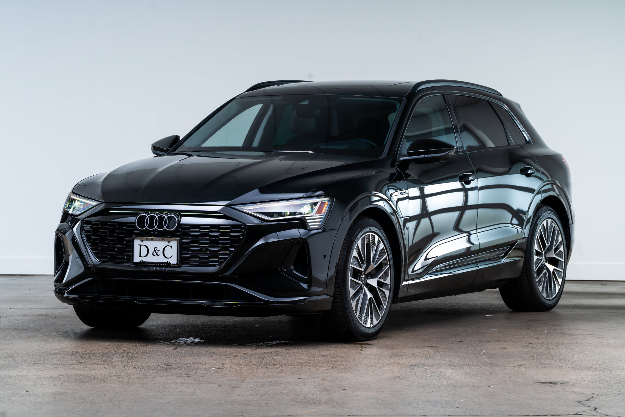 Used 2024 Audi Q8 e-tron Prestige w/ Prestige Package AWD/4WD image 3