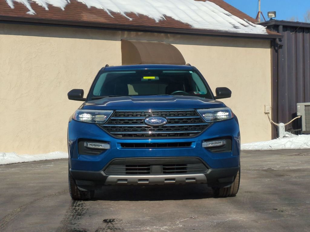 Used 2020 Ford Explorer XLT w/ Equipment Group 202A image 2