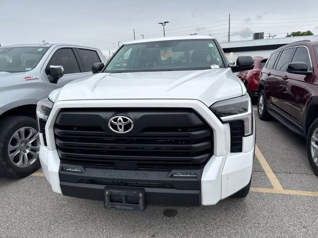 Used 2022 Toyota Tundra SR5 w/ SR5 Convenience Package RWD image 4