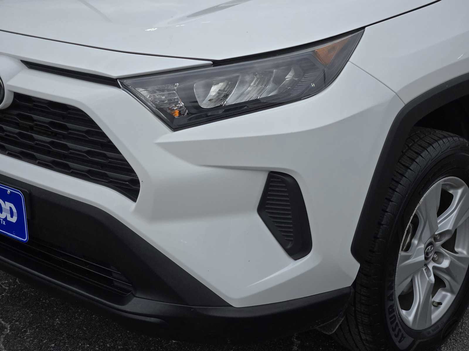 Used 2020 Toyota RAV4 LE image 9