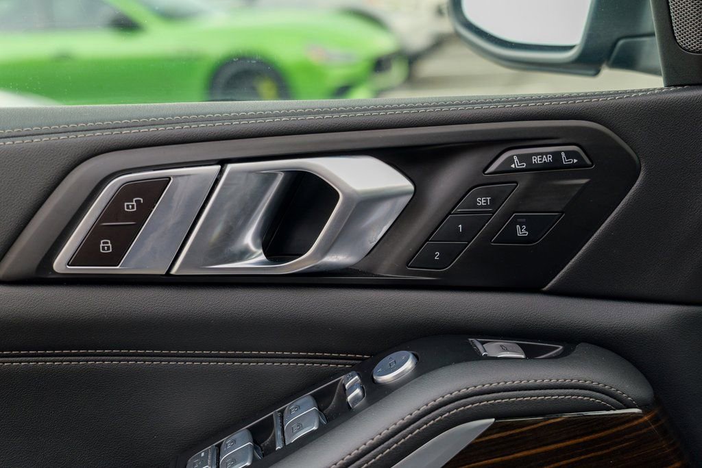 Used 2024 BMW X7 xDrive40i image 17