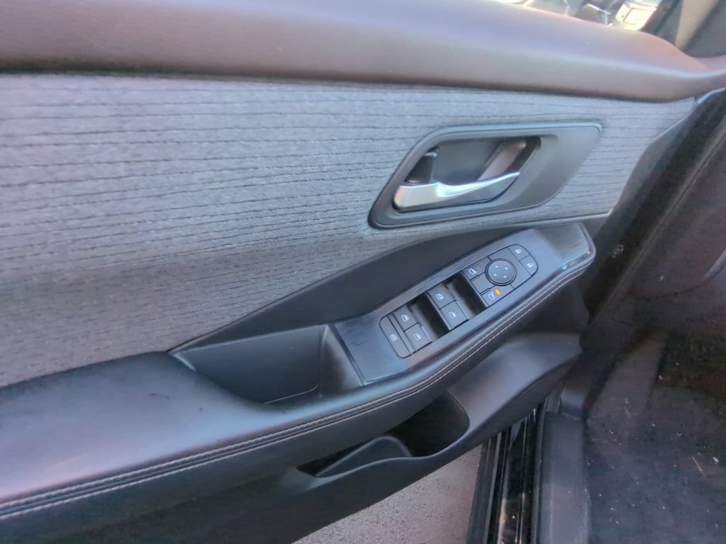 Used 2021 Nissan Rogue SV AWD/4WD image 8