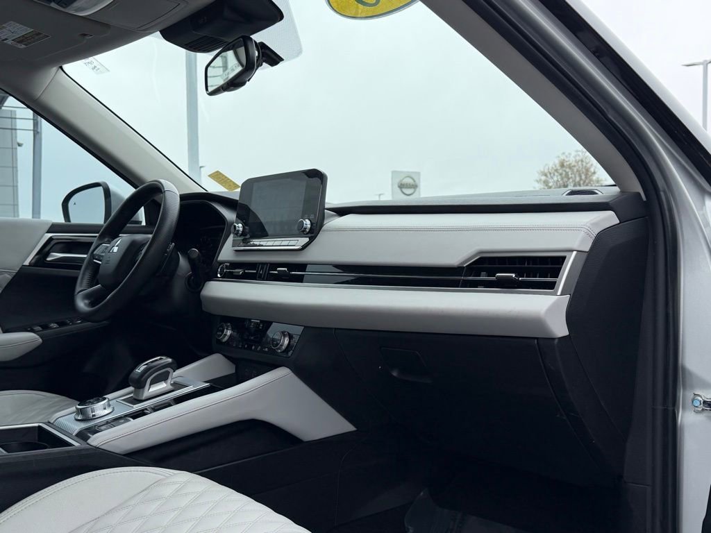 Used 2023 Mitsubishi Outlander SEL image 22