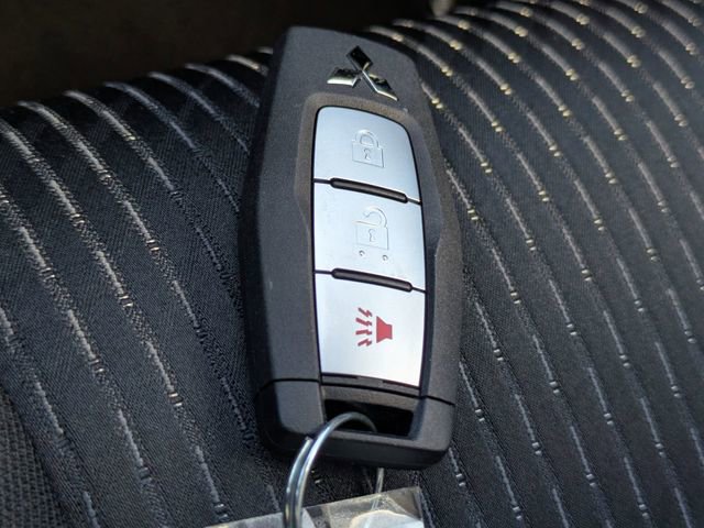 New 2025 Mitsubishi Outlander ES image 33