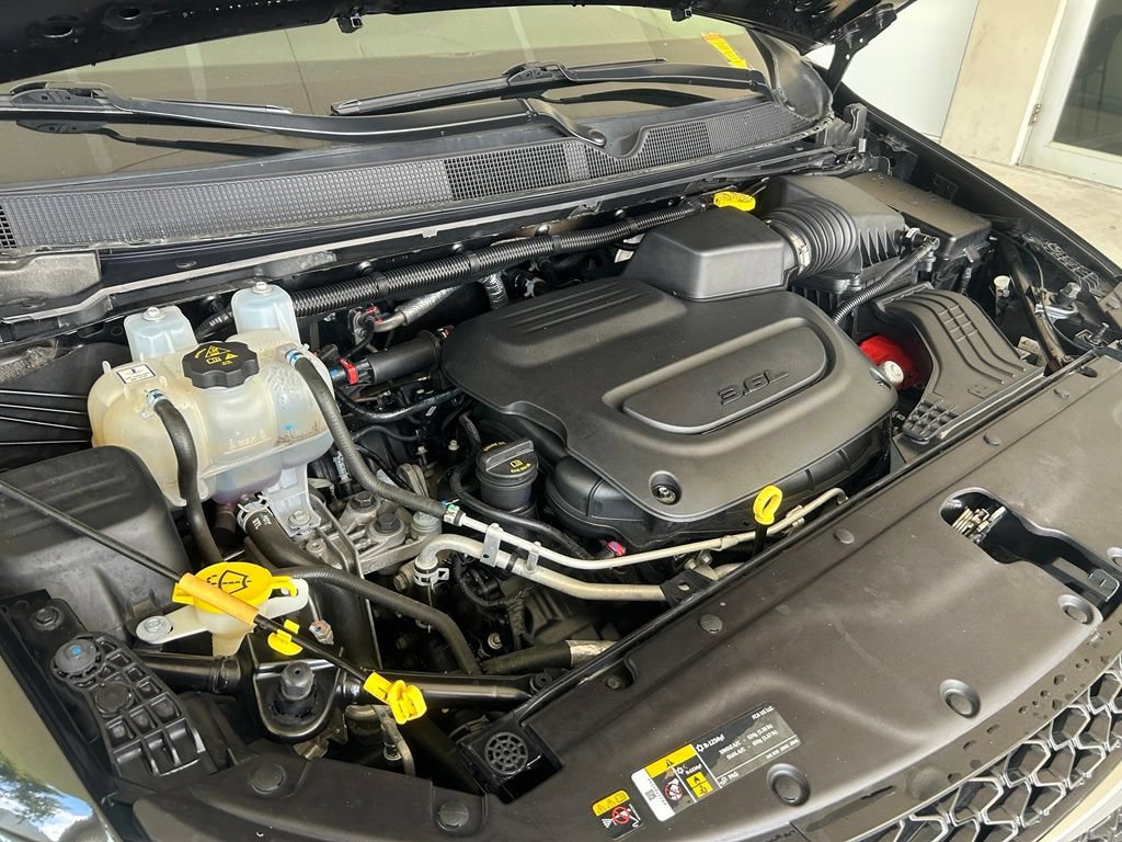 Used 2024 Chrysler Pacifica Touring-L FWD image 11