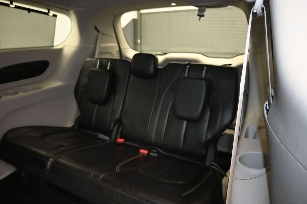 Used 2022 Chrysler Pacifica Touring-L FWD image 22