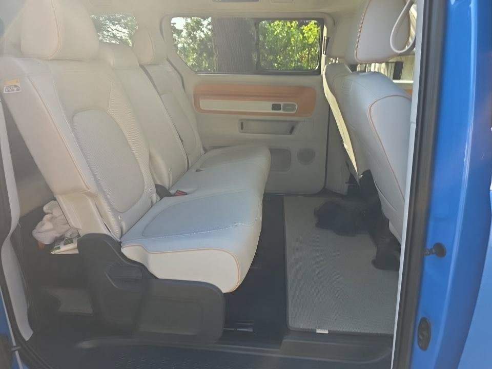 Certified 2025 Volkswagen ID. Buzz 1st Edition RWD image 9