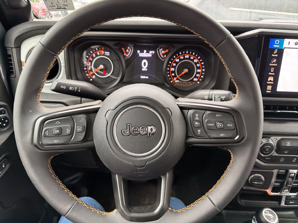 Used 2024 Jeep Gladiator Sport w/ Dual Top Group AWD/4WD image 12