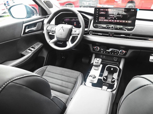 New 2025 Mitsubishi Outlander SE image 31