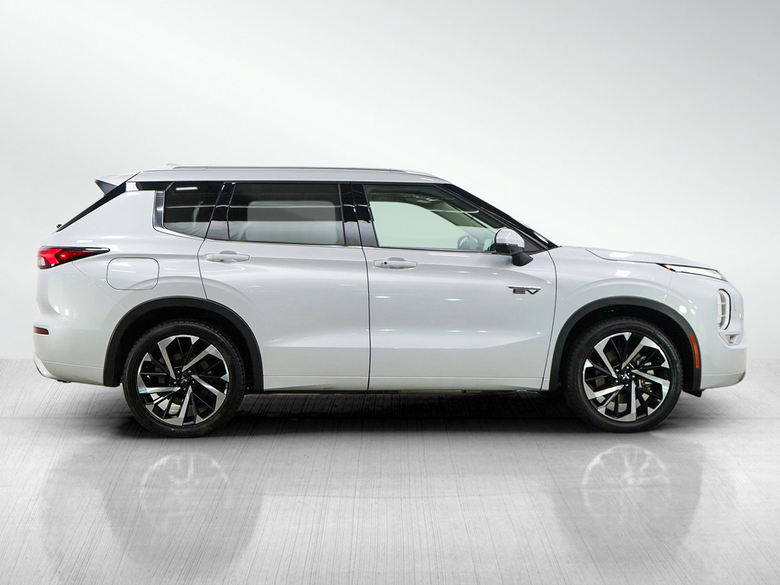 Used 2023 Mitsubishi Outlander SEL image 6