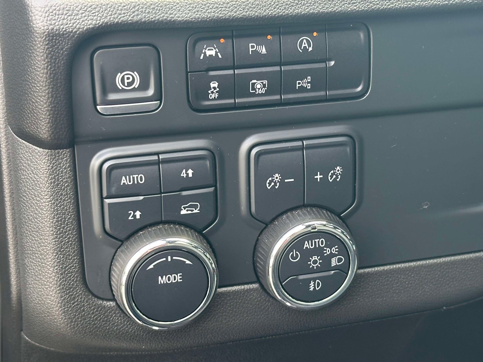 Certified 2025 Chevrolet Suburban RST w/ Comfort Package AWD/4WD image 24