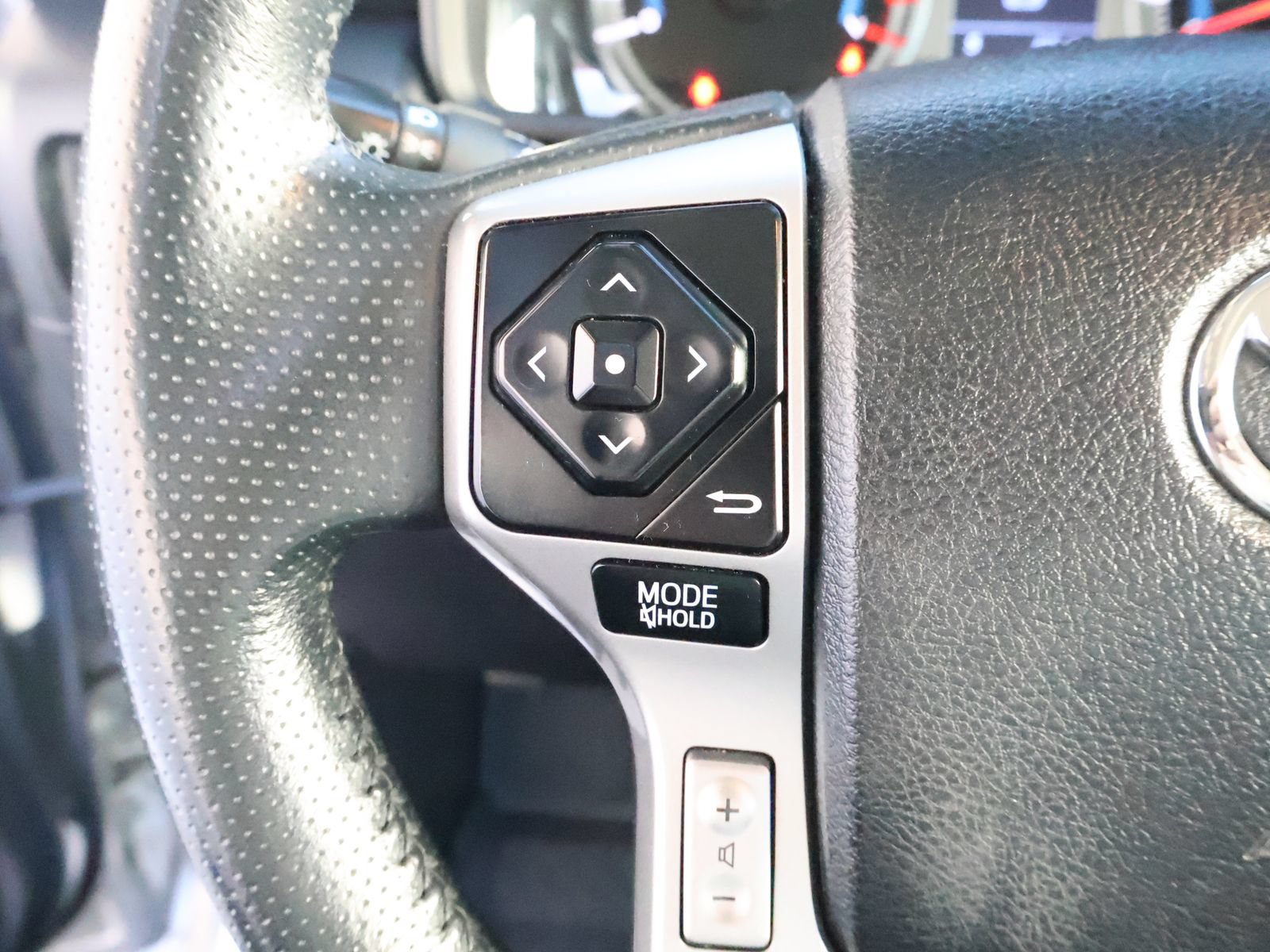 Used 2016 Toyota 4Runner SR5 Premium AWD/4WD image 32