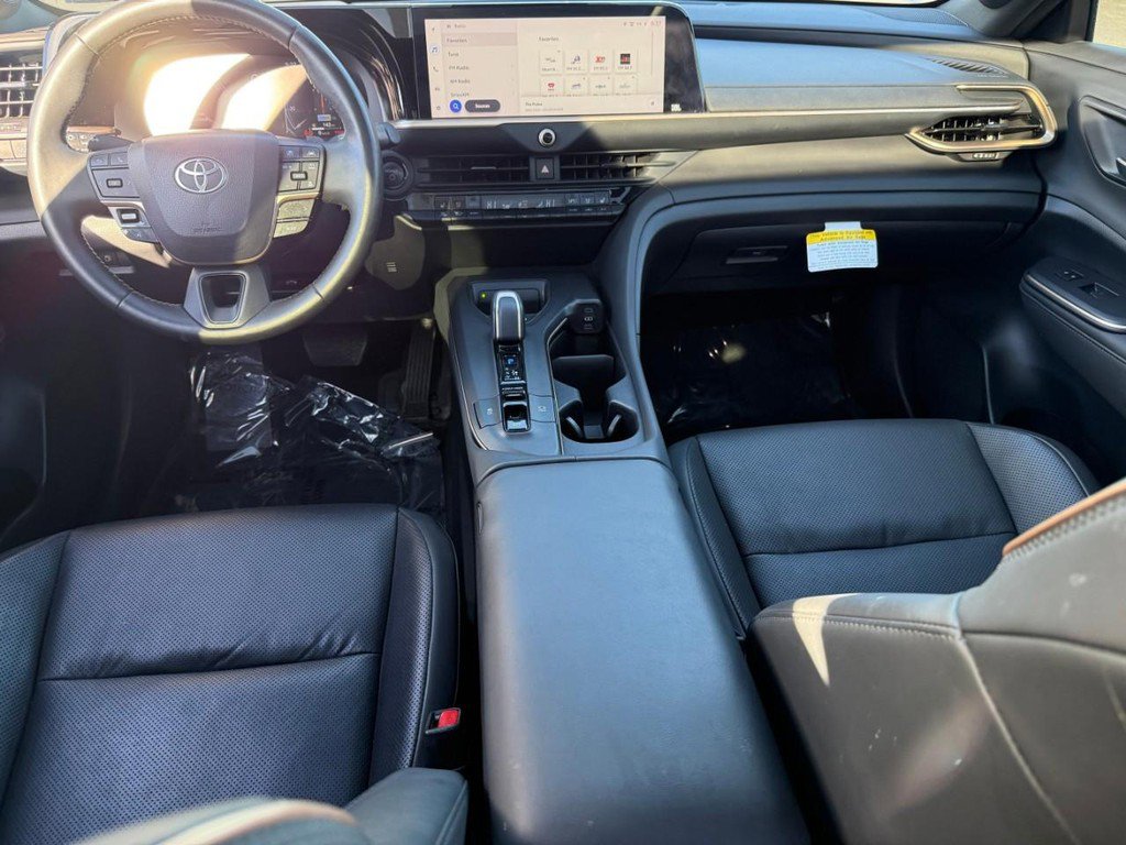 Used 2023 Toyota Crown Platinum image 12