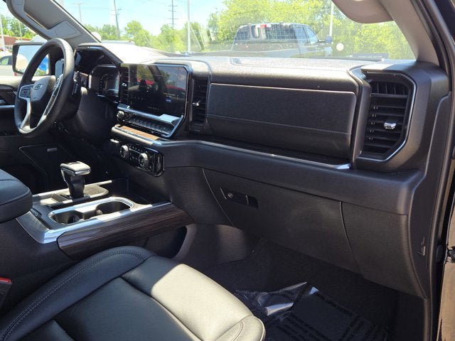 Used 2024 Chevrolet Silverado 1500 LT Trail Boss w/ LT Trail Boss Premium Package AWD/4WD image 5