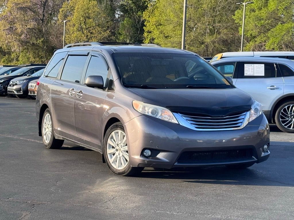 Used 2012 Toyota Sienna Limited w/ Premium Pkg image 1