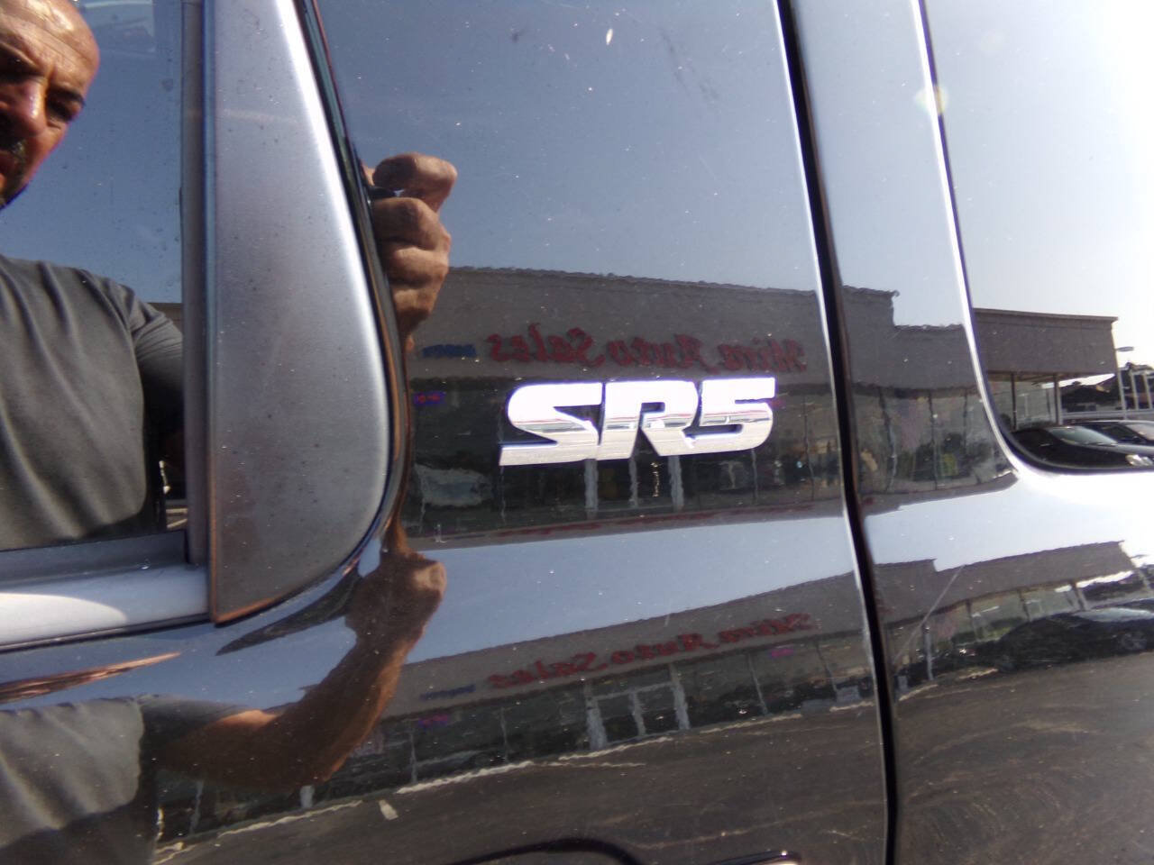 Used 2015 Toyota Sequoia SR5 w/ Premium Package AWD/4WD image 7