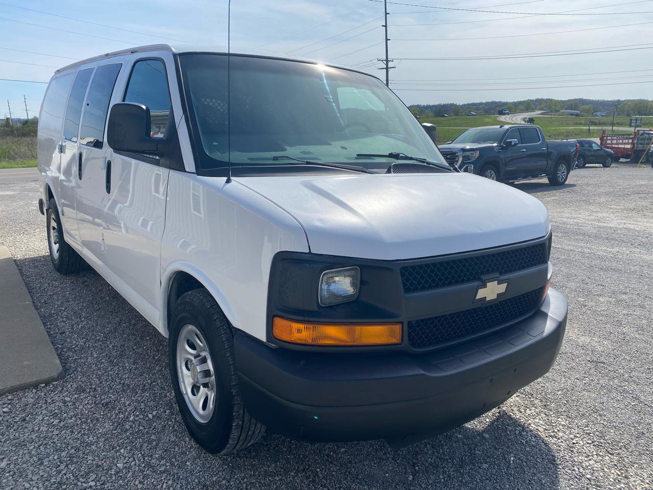Used 2011 Chevrolet Express 1500 image 4