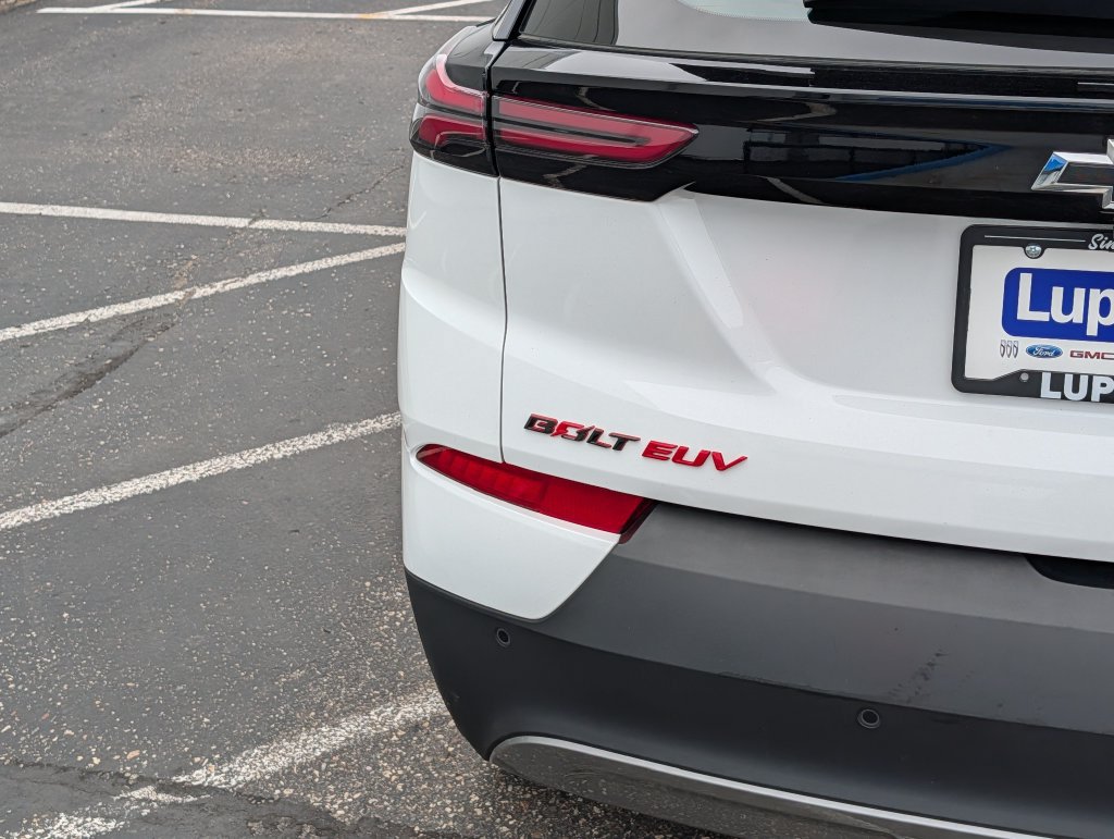 Used 2023 Chevrolet Bolt EUV Premier w/ Redline Edition FWD image 5