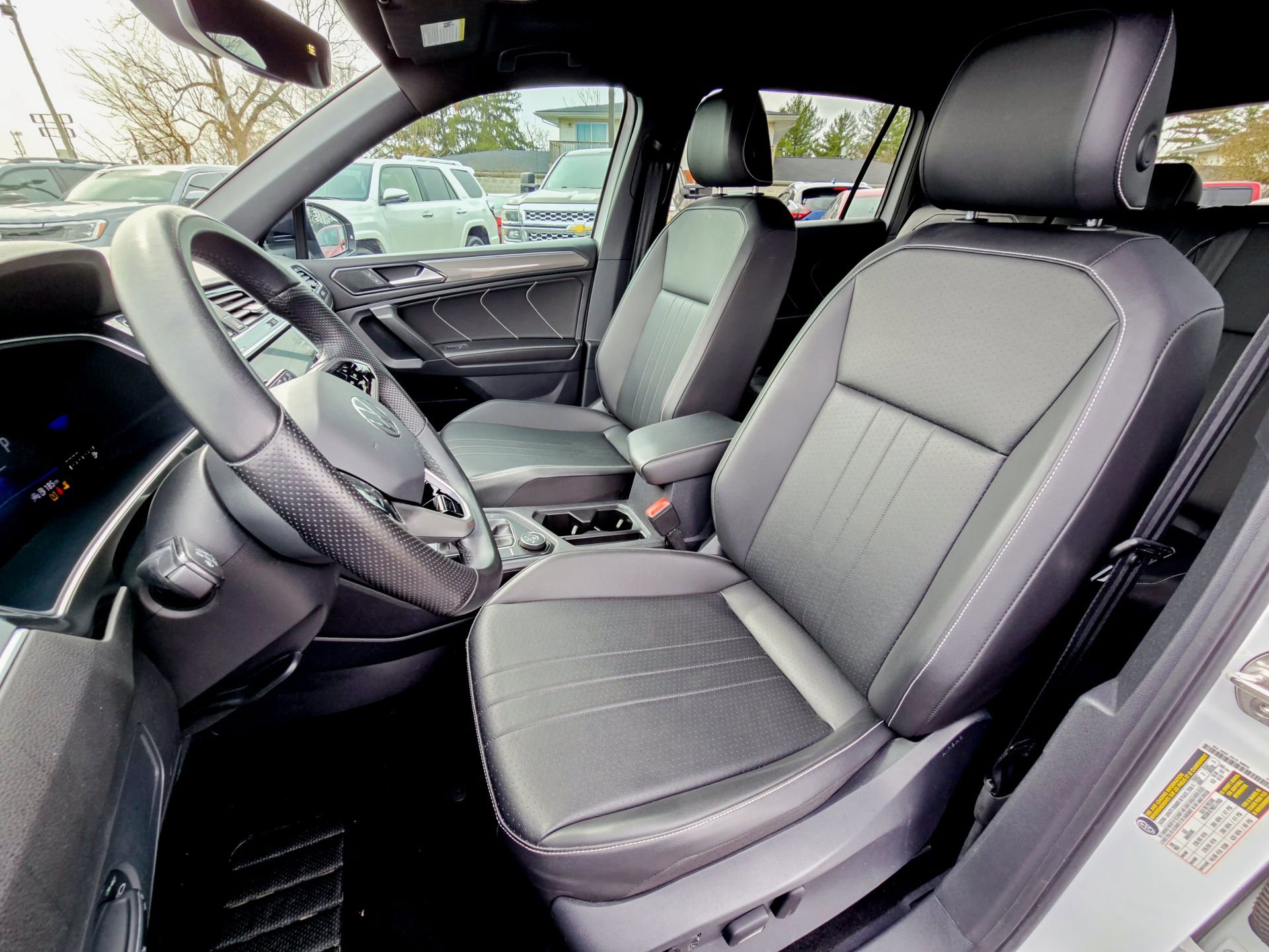 Used 2022 Volkswagen Tiguan SE R-Line image 22