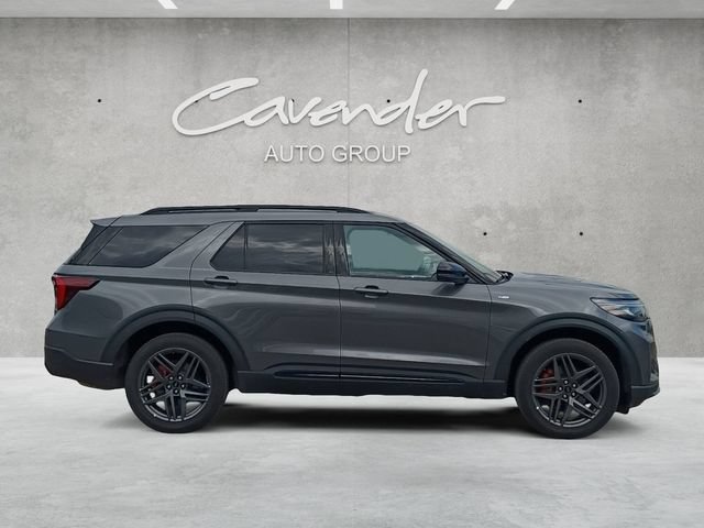 Used 2025 Ford Explorer ST-Line w/ ST-Line Street Pack AWD/4WD image 17