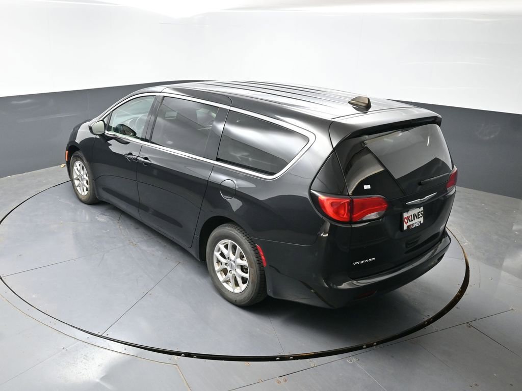 Used 2023 Chrysler Voyager LX FWD image 46
