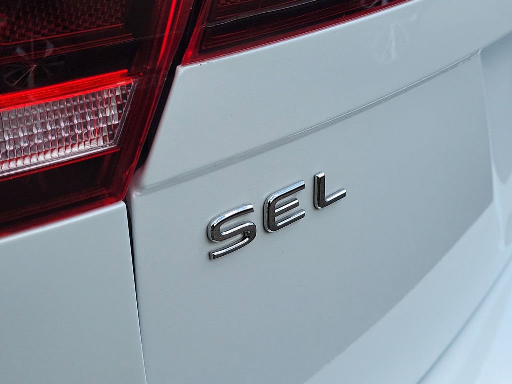 Used 2024 Volkswagen Tiguan SEL R-Line image 5