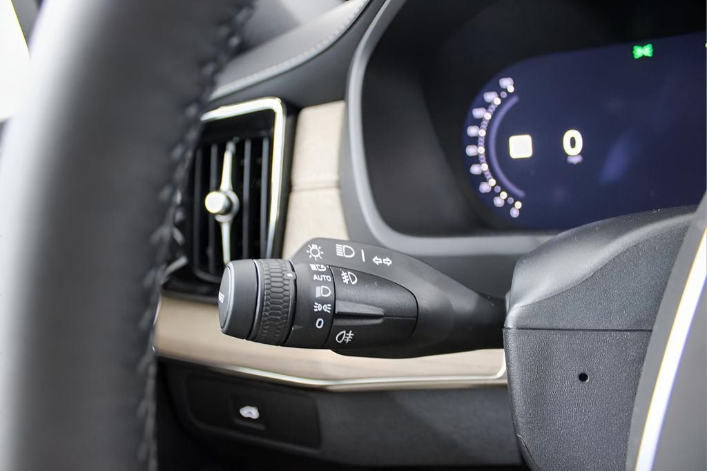 New 2026 Volvo XC90 B6 Plus w/ Protection Package Premier AWD/4WD image 20