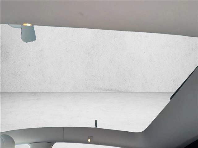 Used 2021 Tesla Model Y Long Range image 21