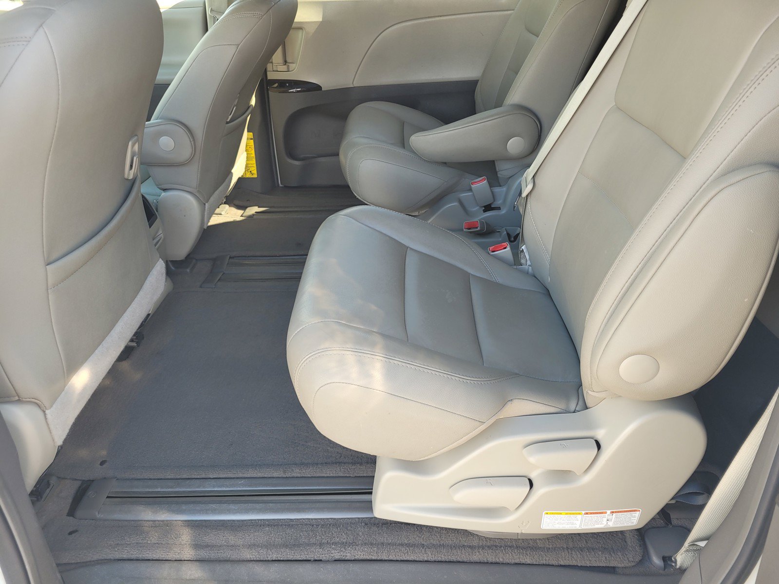 Used 2015 Toyota Sienna XLE w/ XLE Navigation Package FWD image 10