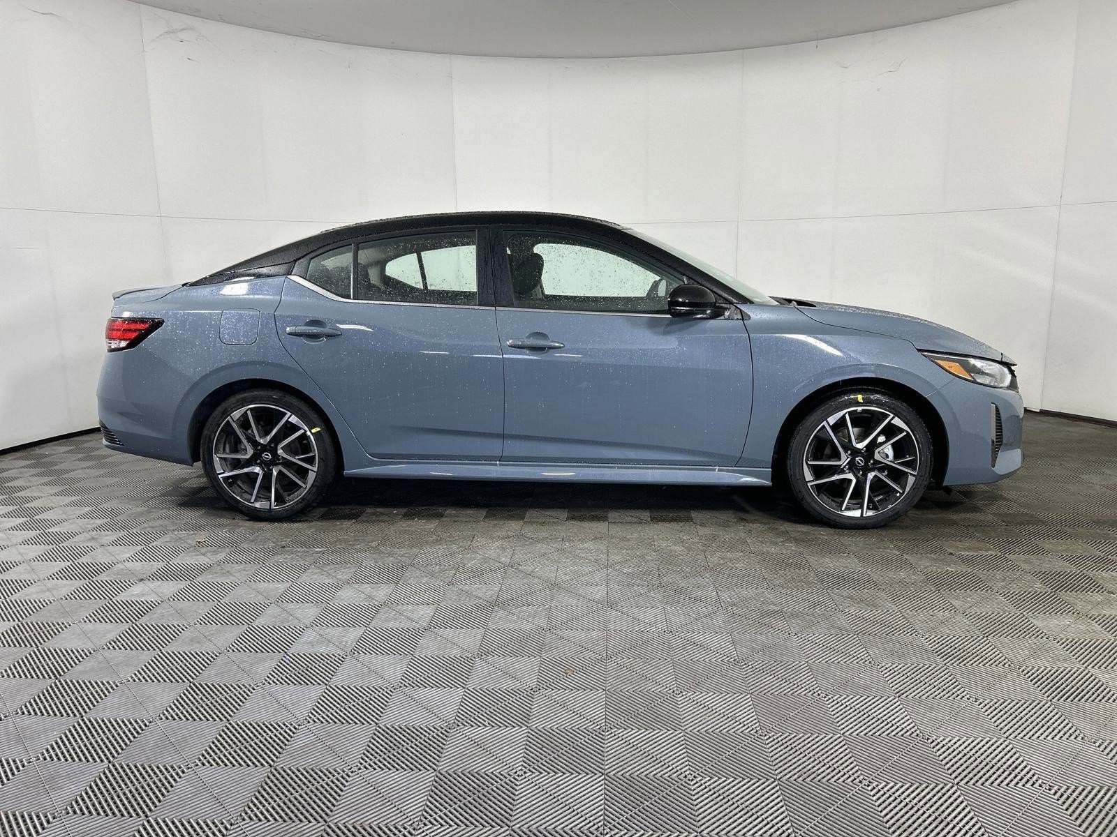 New 2025 Nissan Sentra SR FWD image 7