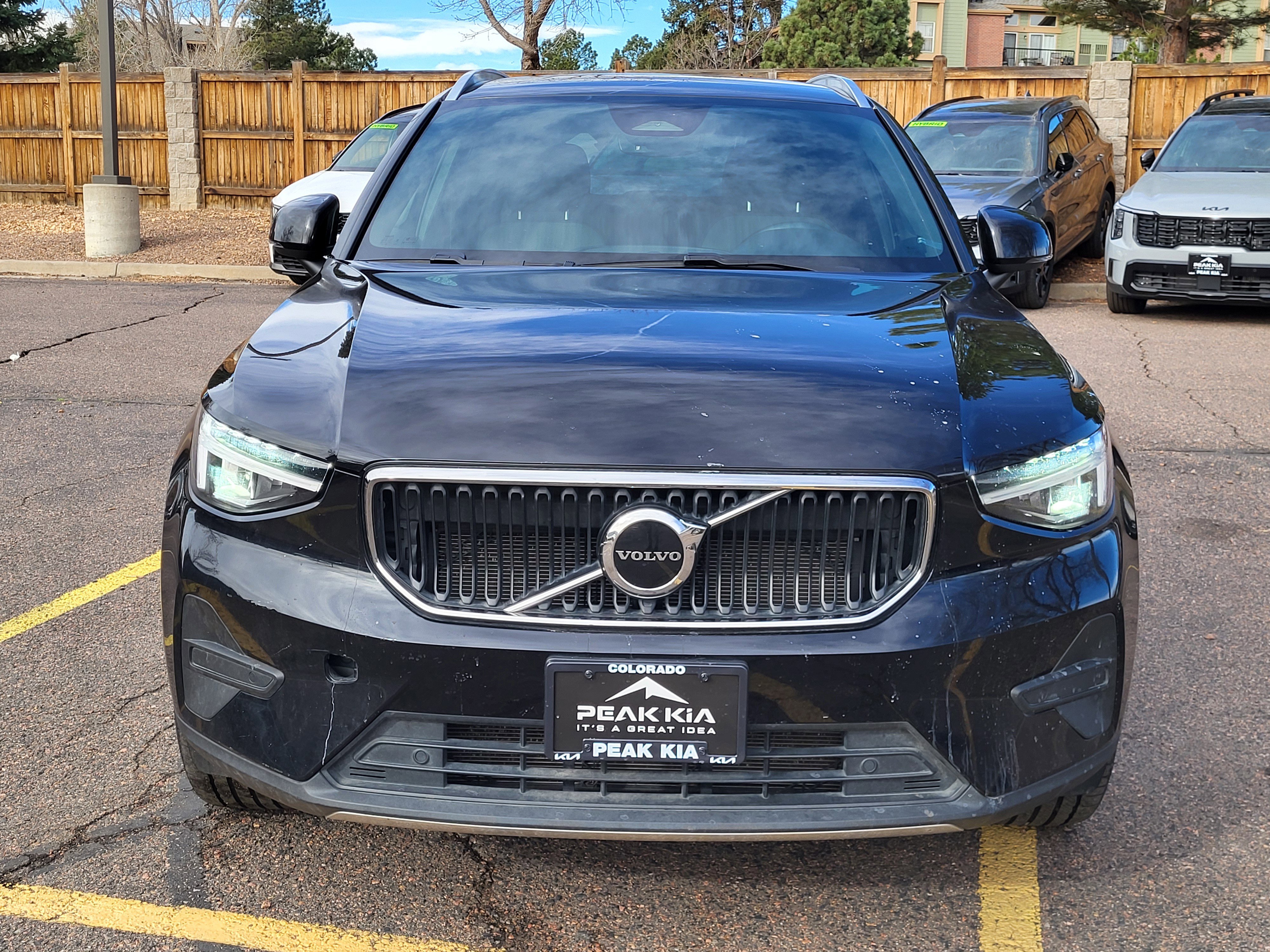 Used 2023 Volvo XC40 B5 Core image 5