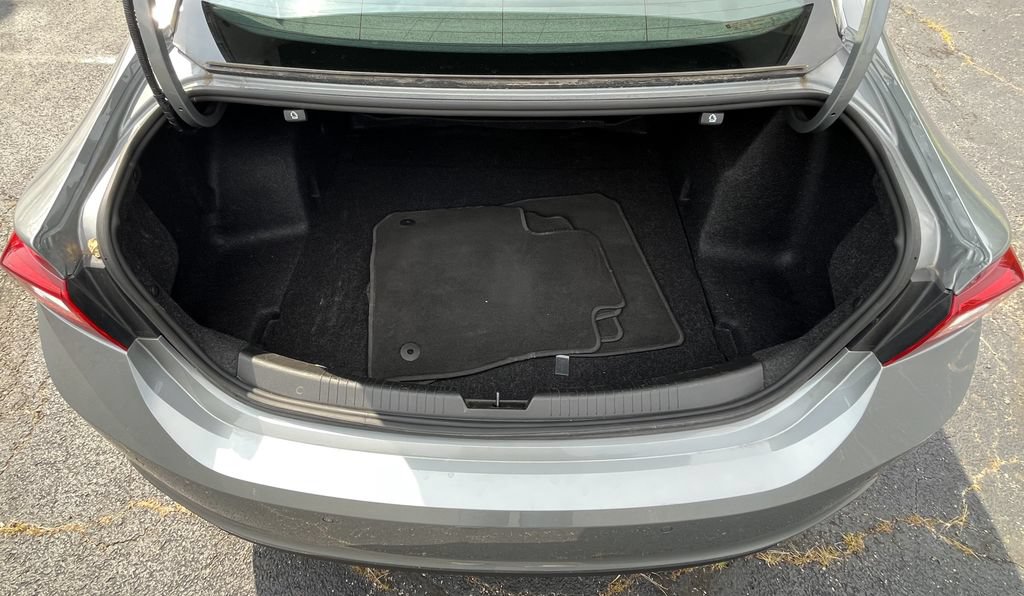 Used 2025 Chevrolet Malibu LT FWD image 4
