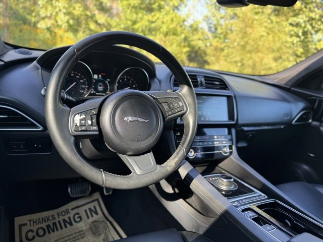 Used 2019 Jaguar F-PACE Premium image 24