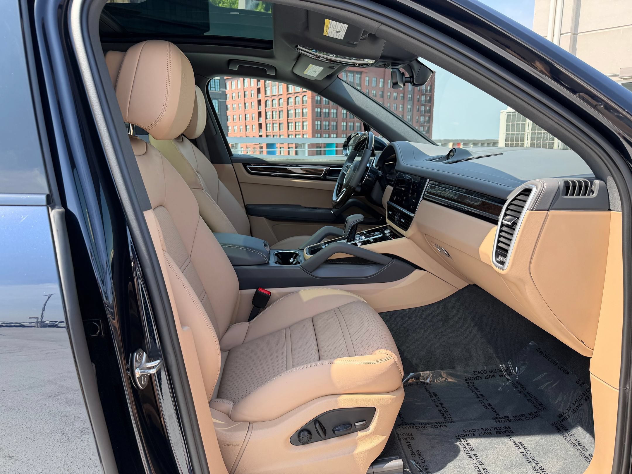 Certified 2023 Porsche Cayenne Platinum Edition AWD/4WD image 16