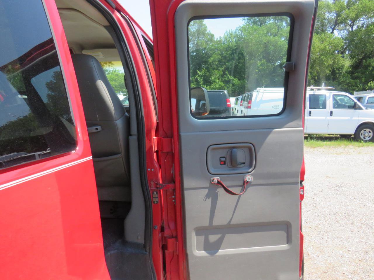 Used 2003 Chevrolet Express 2500 Passenger w/ LS Preferred Equipment Group RWD image 29
