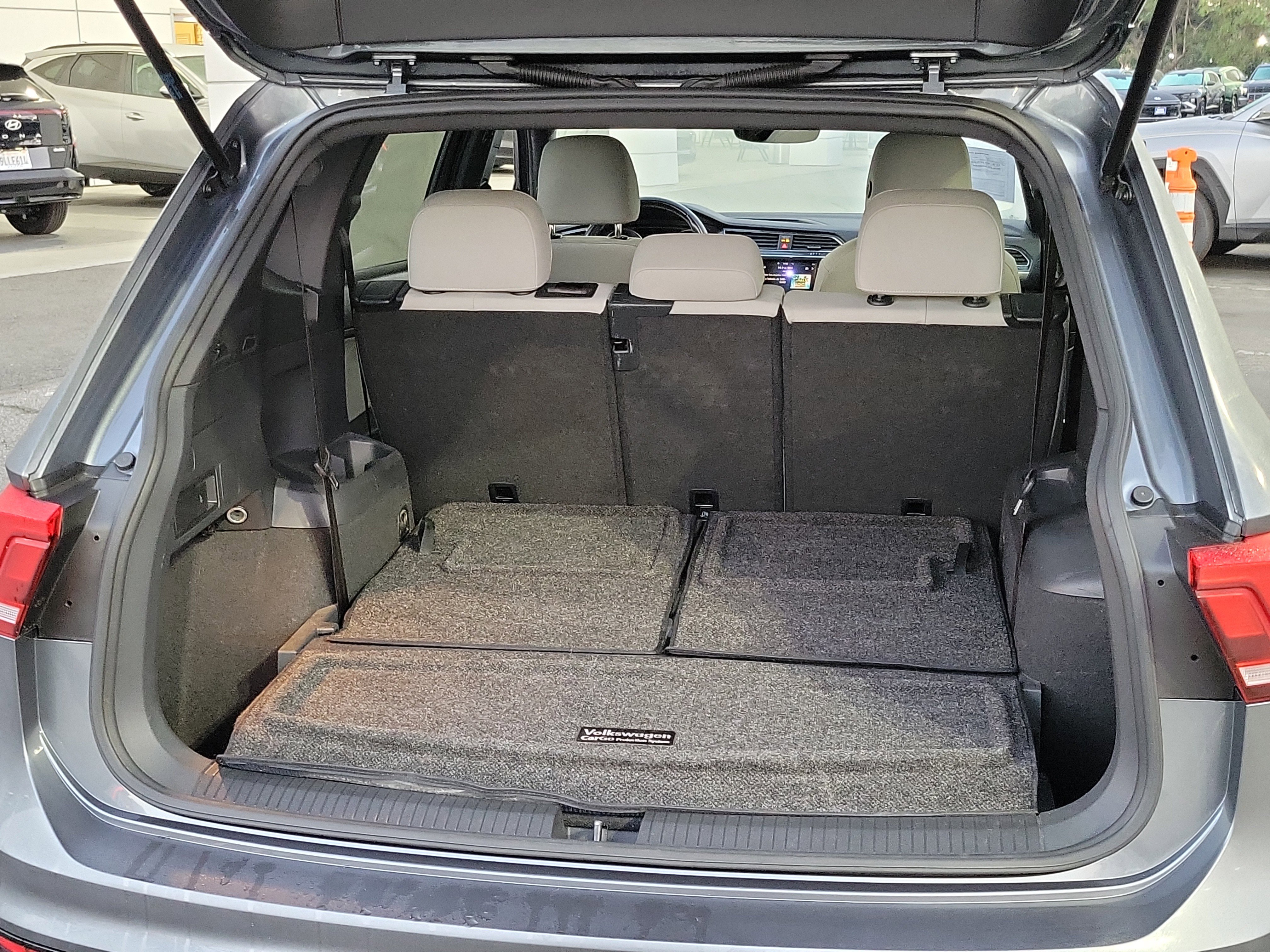 Used 2020 Volkswagen Tiguan SE R-Line image 15