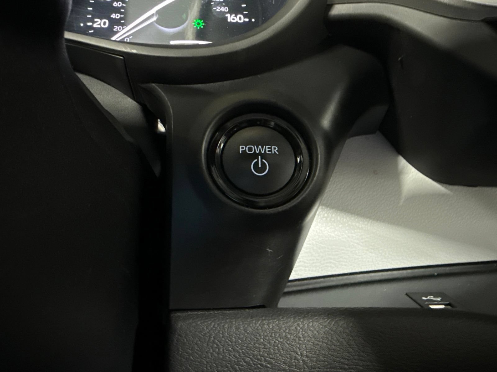 Used 2025 Toyota Sienna XLE FWD image 32