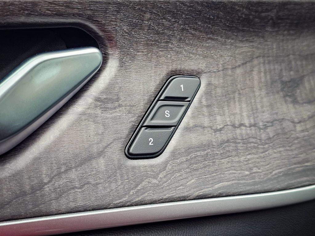 Used 2023 Jeep Grand Cherokee Limited w/ Black Appearance Package image 10