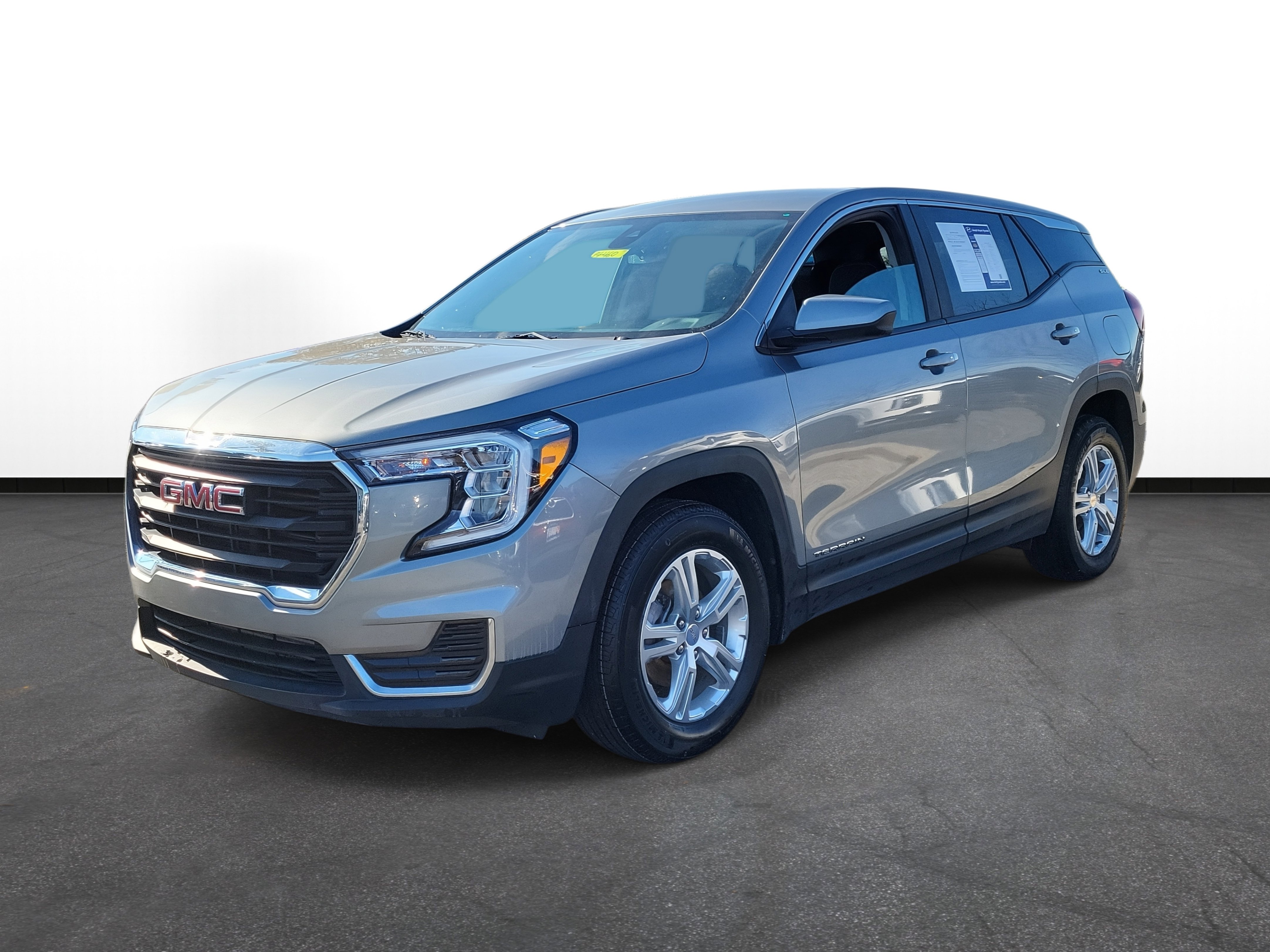 Used 2024 GMC Terrain SLE image 2