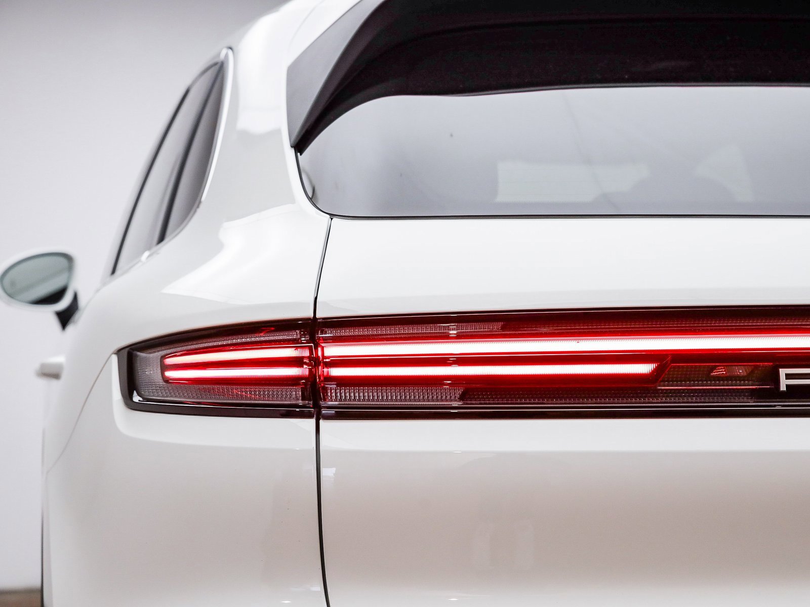 Used 2025 Porsche Cayenne image 8