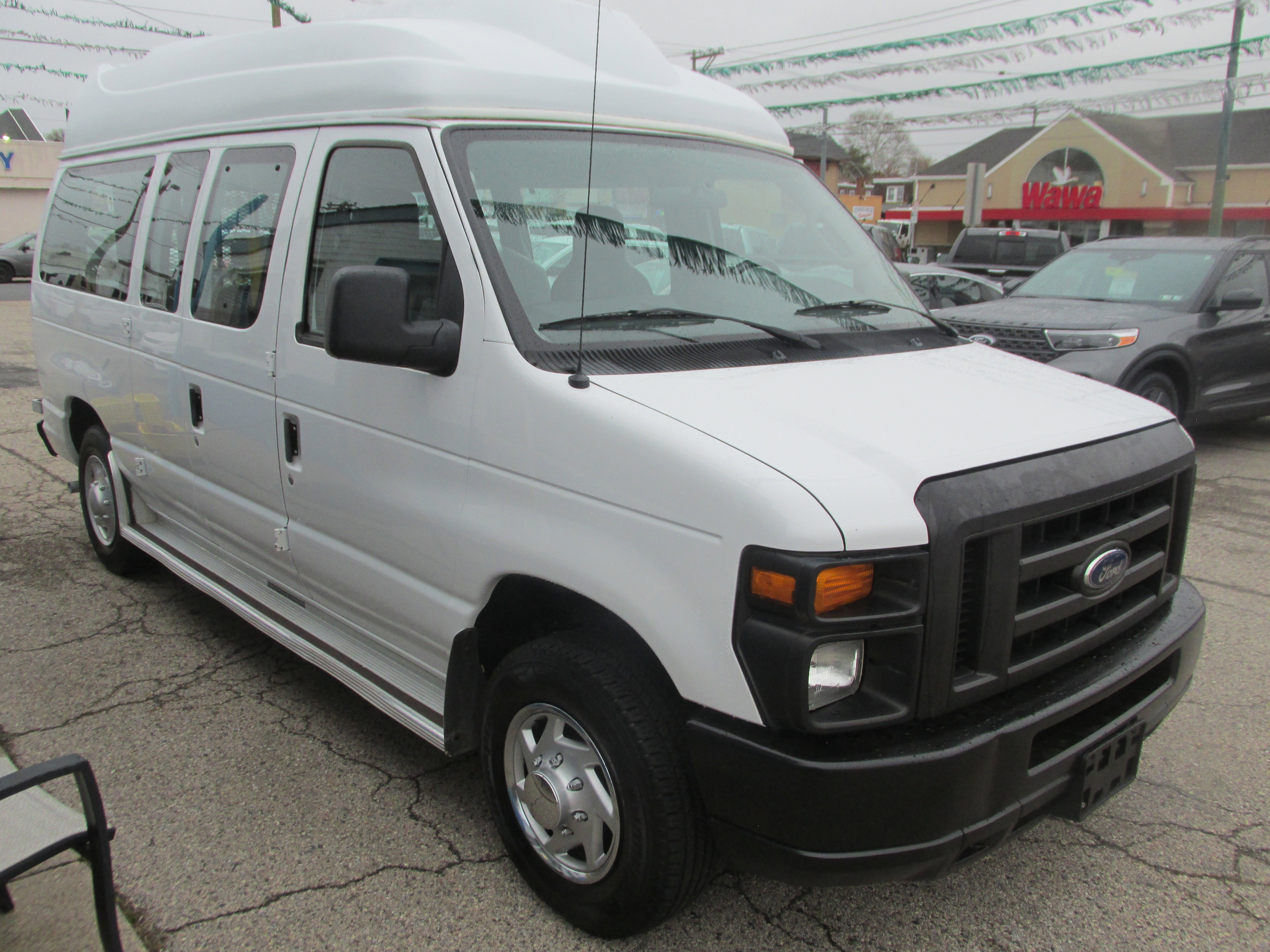 Used 2011 Ford E-150 and Econoline 150 XL image 3