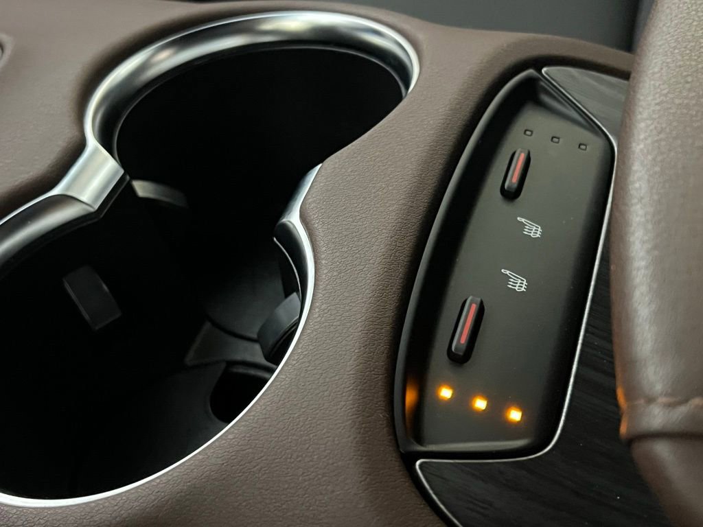 Used 2022 Toyota Venza XLE image 19