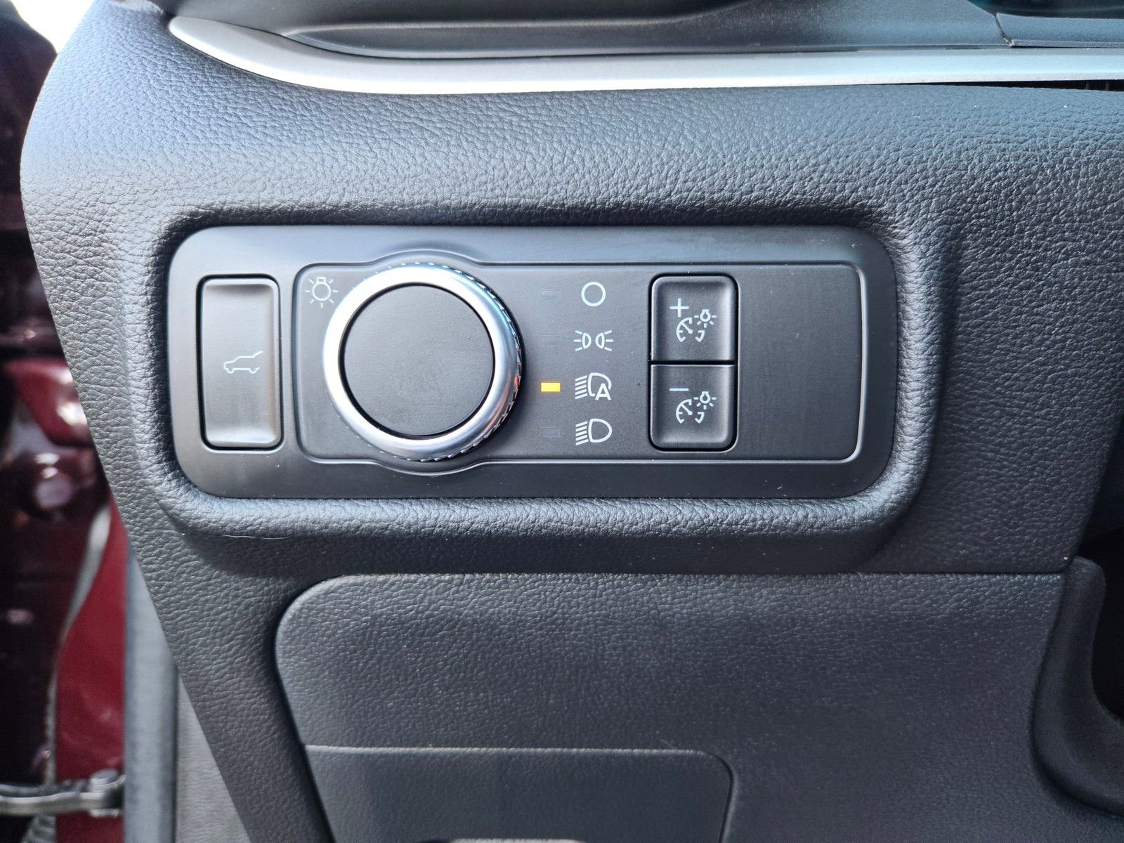 Used 2022 Ford Explorer XLT image 28