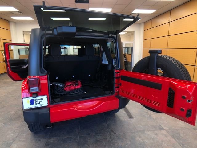 Used 2017 Jeep Wrangler Unlimited Sahara w/ Connectivity Group image 20
