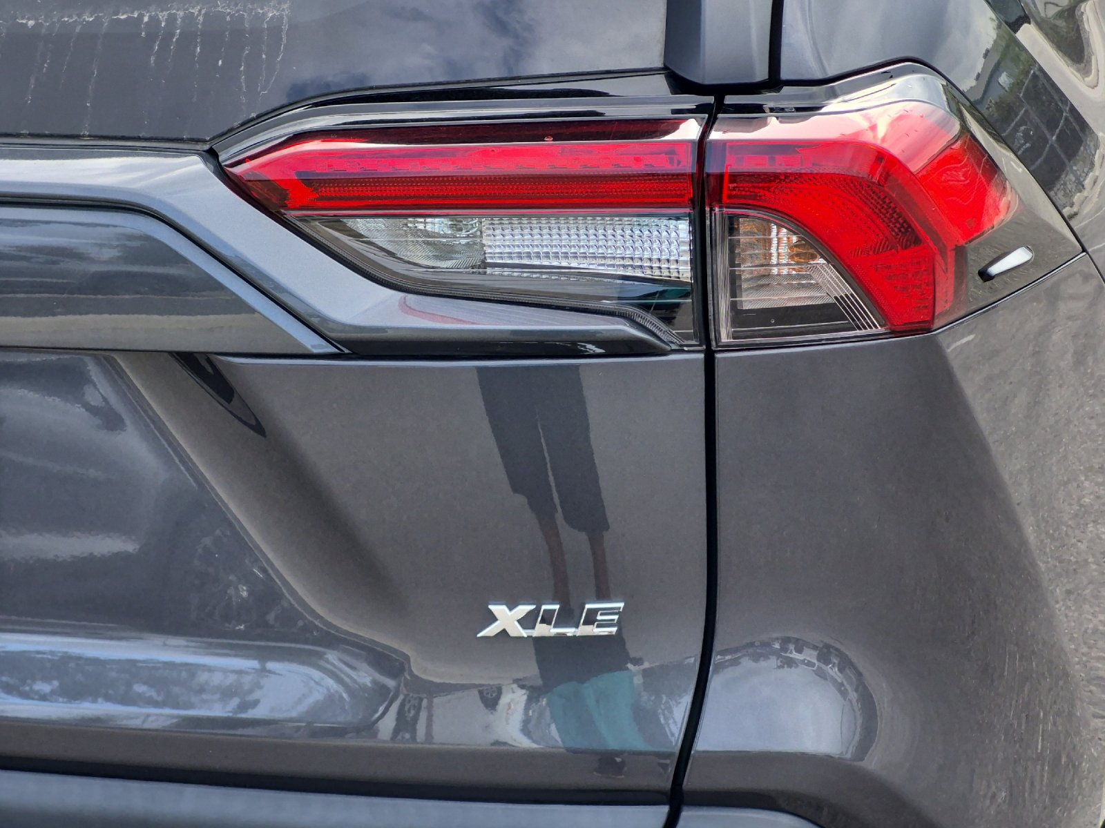 Used 2025 Toyota RAV4 XLE FWD image 23