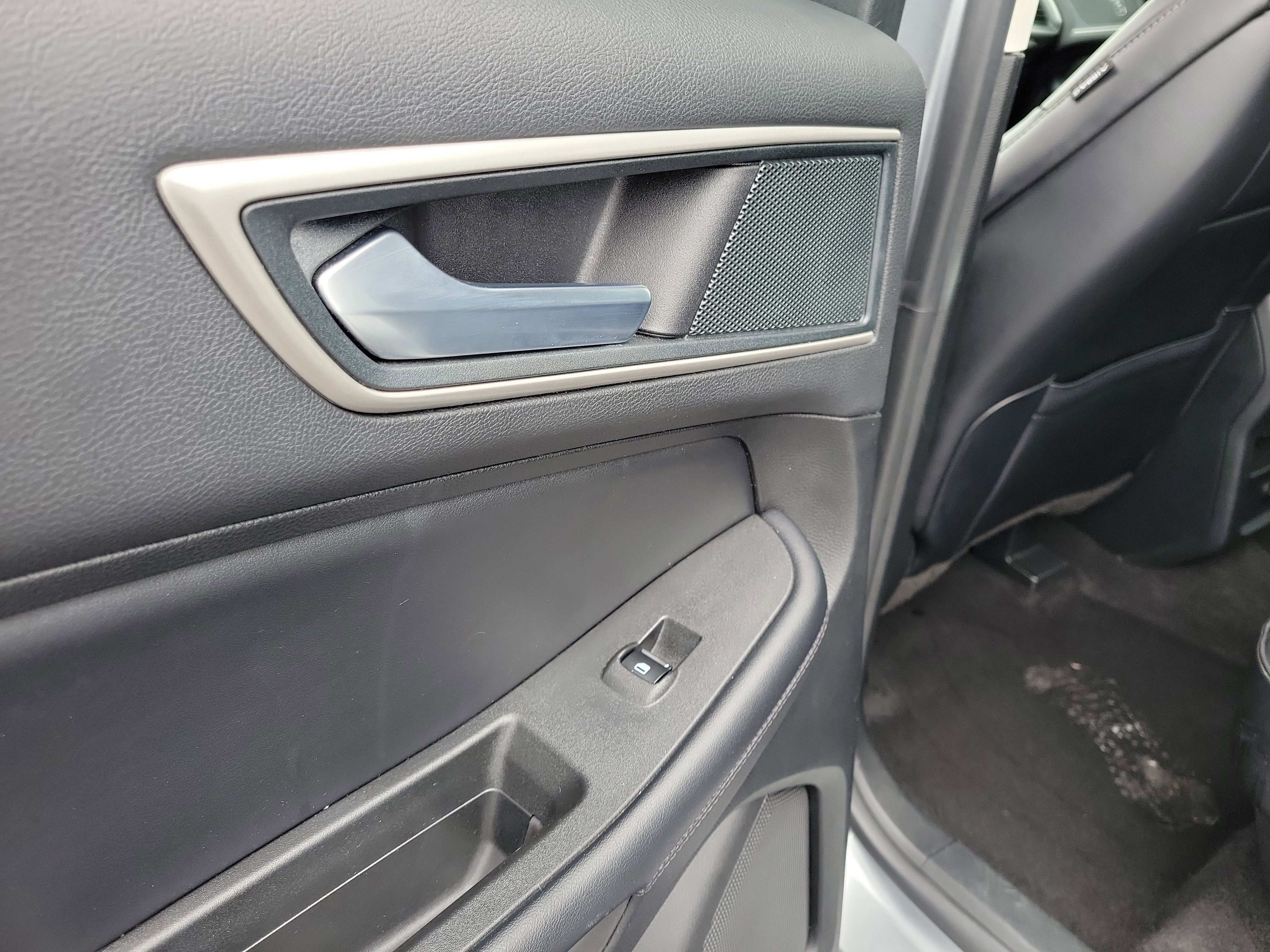 Used 2024 Ford Edge SEL AWD/4WD image 13