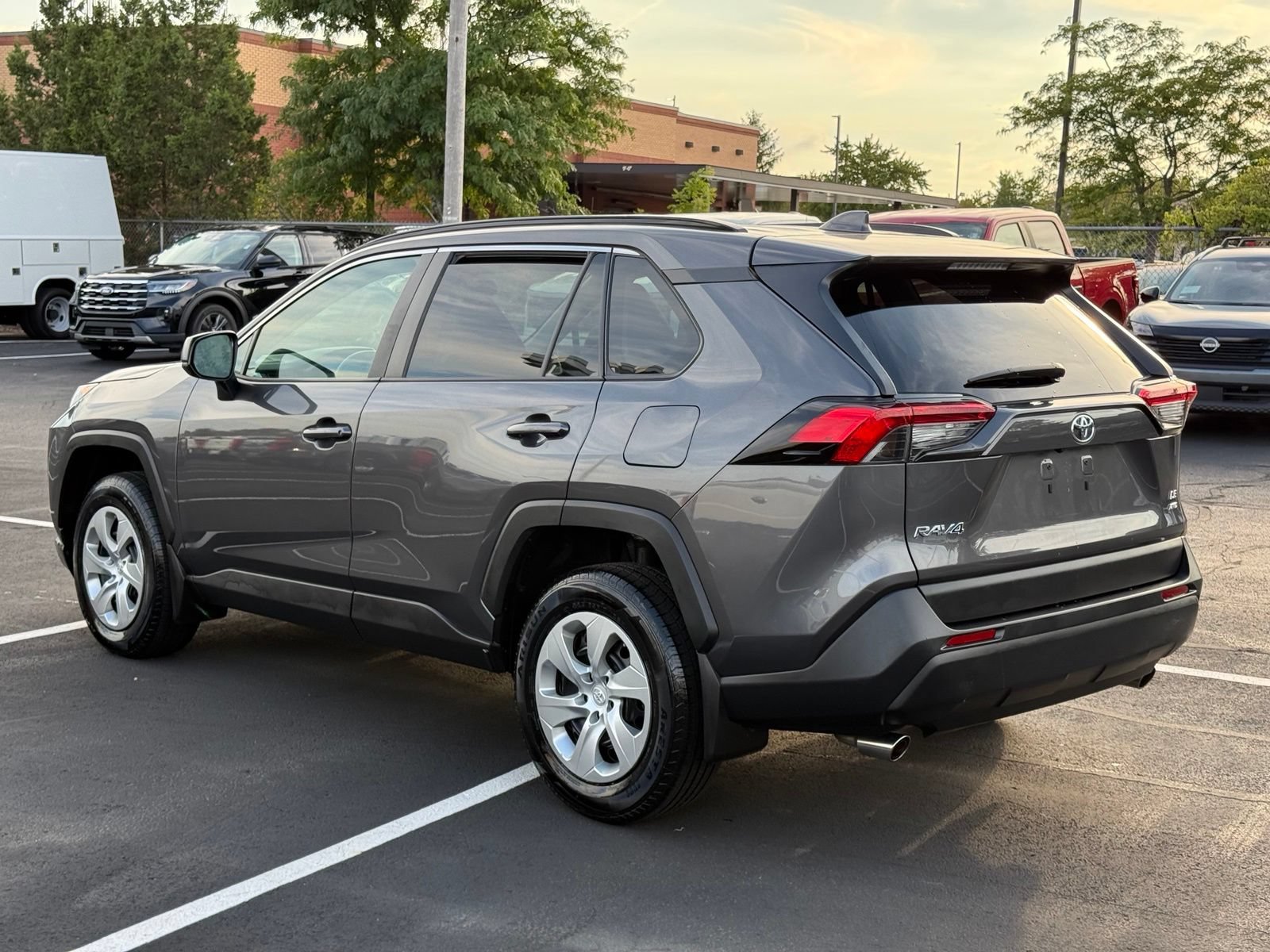 Used 2021 Toyota RAV4 LE AWD/4WD image 6